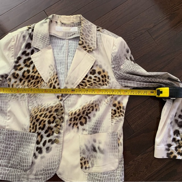 Airfield Womens’ Animal Print Blazer - Picture 7 of 8